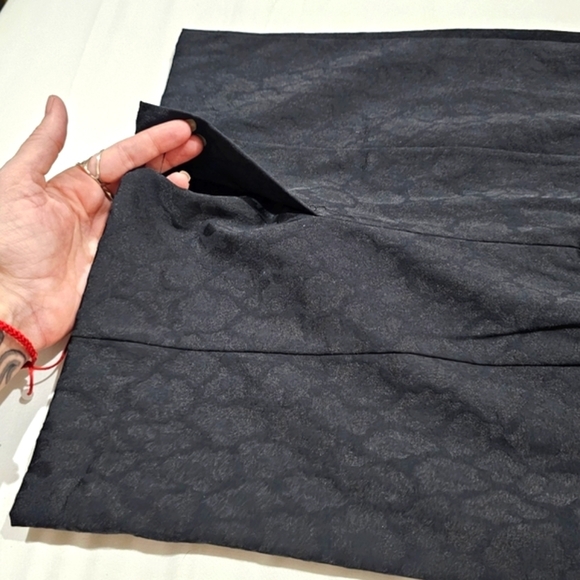 H&M ✦ Black Animal Print Dress 2 ✦ Cutout Back Lined Structured Sleek Stretch 2 - Picture 7 of 16